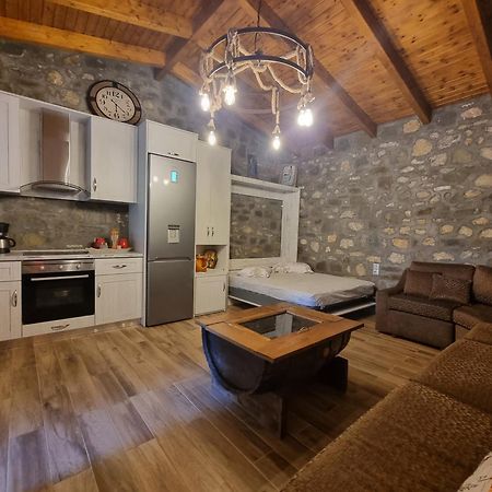 House With Big Garden And Barbeque In Nature Vourgareli Exteriér fotografie
