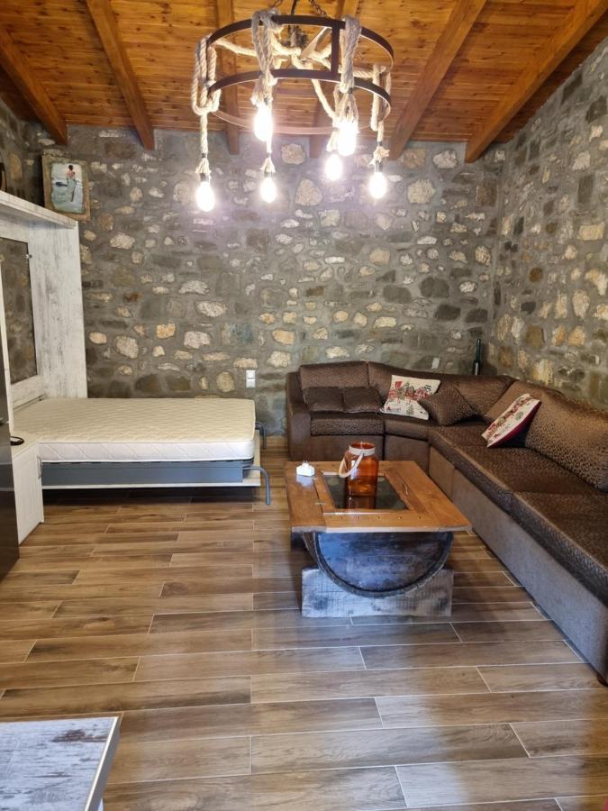 House With Big Garden And Barbeque In Nature Vourgareli Exteriér fotografie