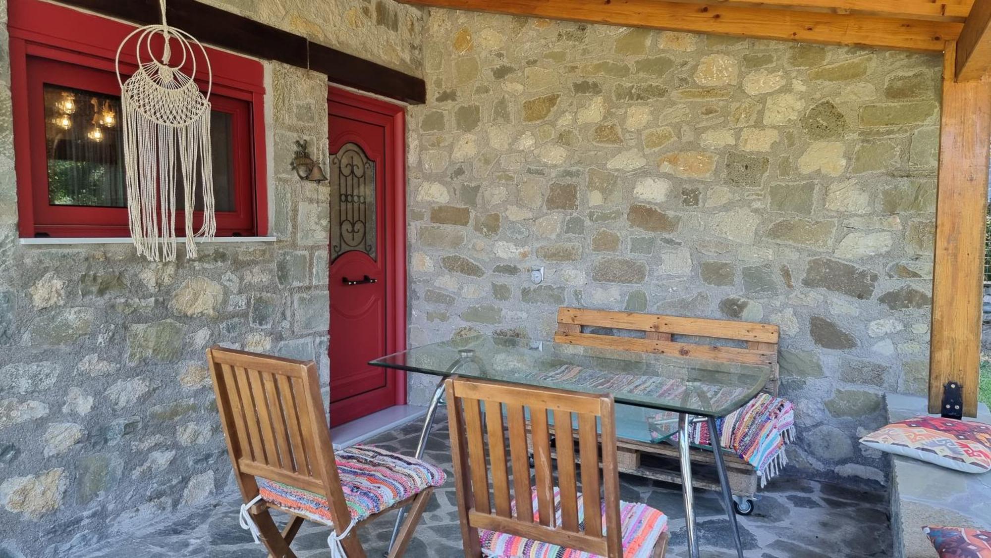 House With Big Garden And Barbeque In Nature Vourgareli Exteriér fotografie