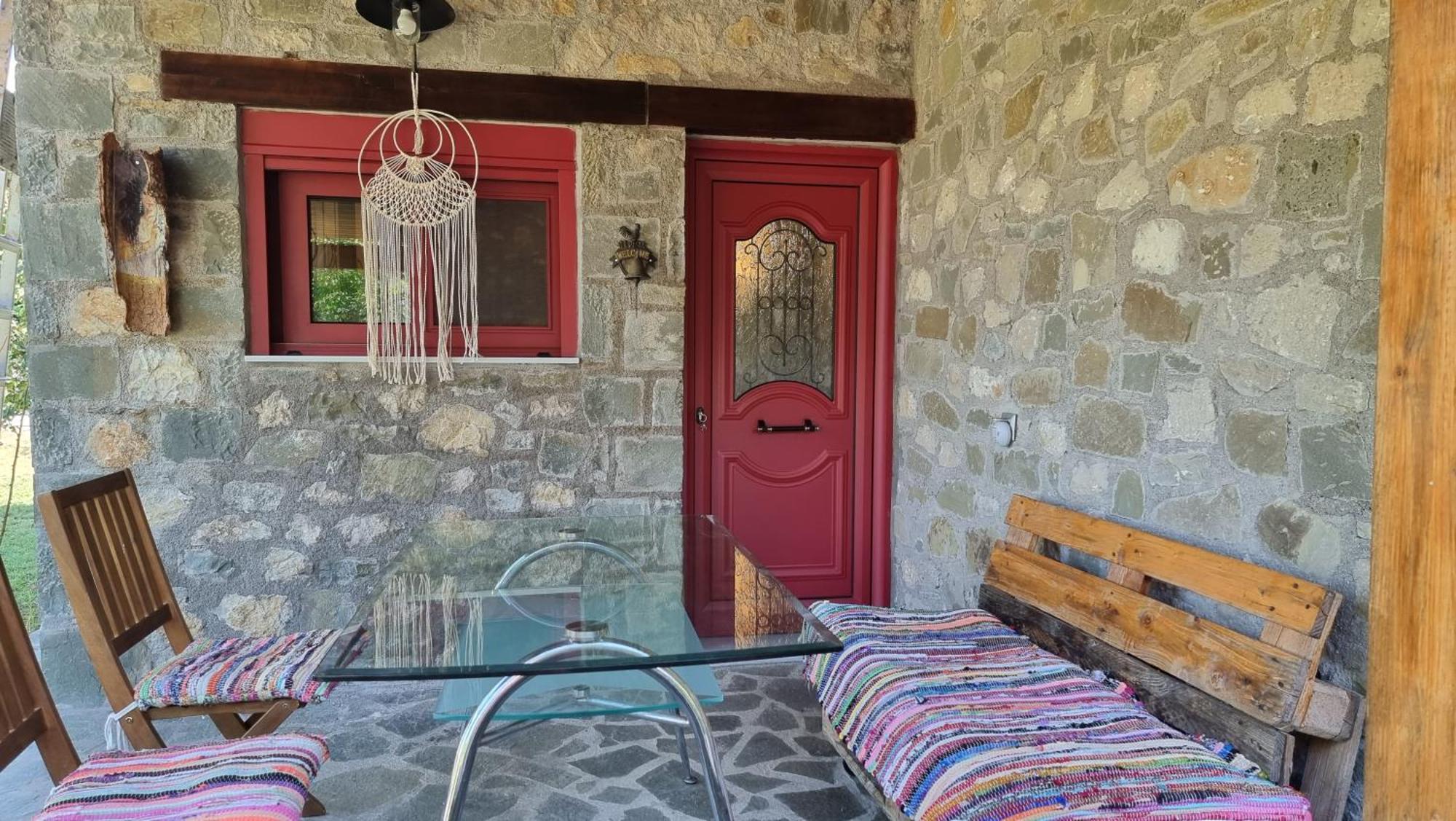House With Big Garden And Barbeque In Nature Vourgareli Exteriér fotografie