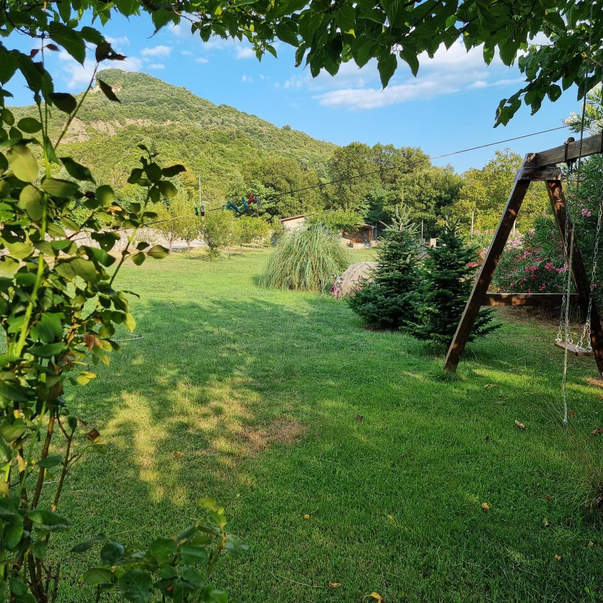 House With Big Garden And Barbeque In Nature Vourgareli Exteriér fotografie