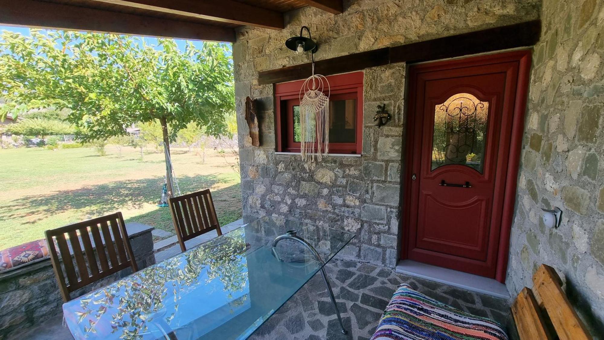 House With Big Garden And Barbeque In Nature Vourgareli Exteriér fotografie