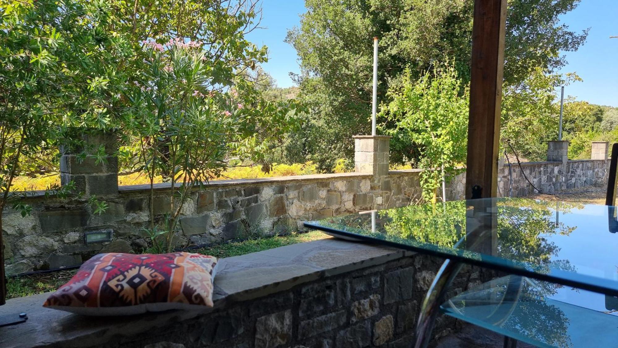 House With Big Garden And Barbeque In Nature Vourgareli Exteriér fotografie